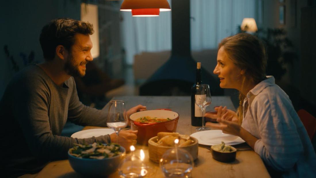 husband and wife having a nice dinner in an cozy evening setting